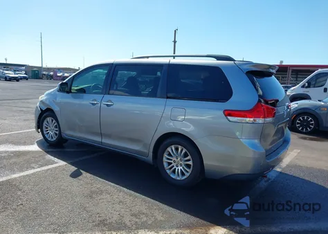 2011 Toyota Sienna Xle V6/Xle V6 Auto Access Seat z USA, uszkodzony, nr VIN 5TDYK3DC0BS120366